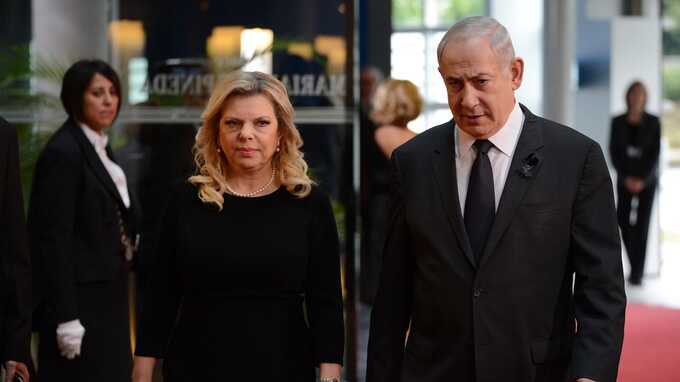 Помощницу жены Нетаньяху отстранили от должности после подстрекательских постов